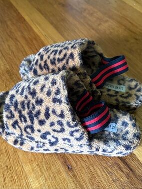 Steve Madden Leopard Print slippers